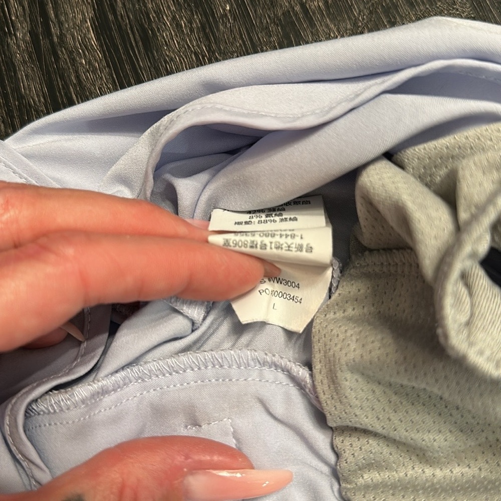 Vuori Women’s Clementine Short 2.0 4” Inseam in Periwinkle, Size Large - Picture 14 of 14
